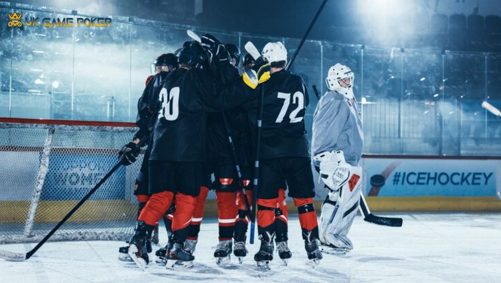 when does hockey season start